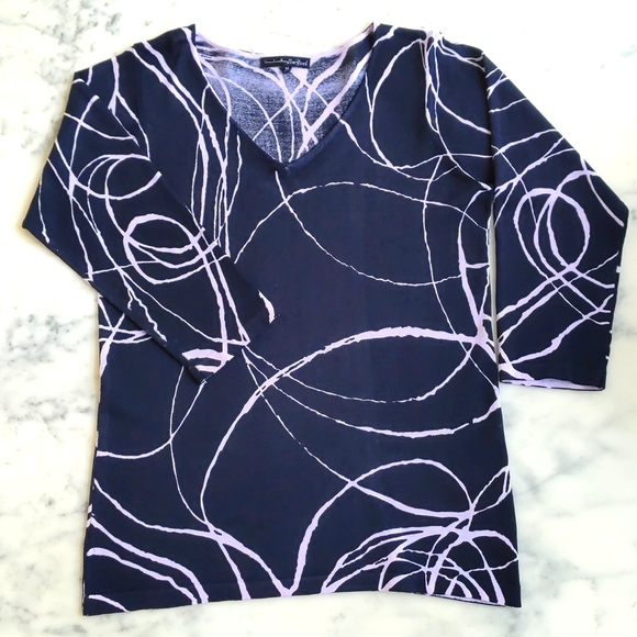 Pierri New York Rayon and Nylon Black w/Pink Pattern 3/4 Sleeve V-Neck Sweater. - Picture 3 of 4